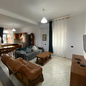 apartment-in-center-of-tirana-with-2-rooms.albaniahotels.org/